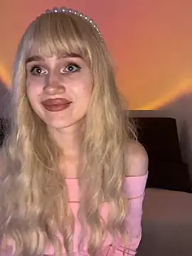 Charlotte Pretty online show from July 13, 3:24 pm