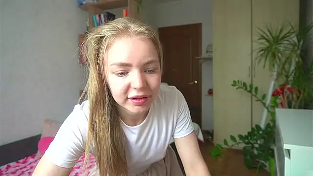Emilyemmi online show from July 18, 7:33 am
