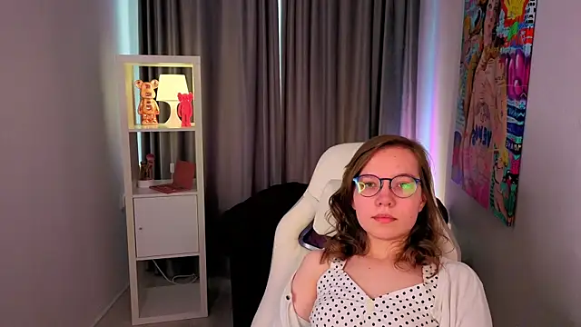 LiaBroock online show from July 25, 3:41 pm