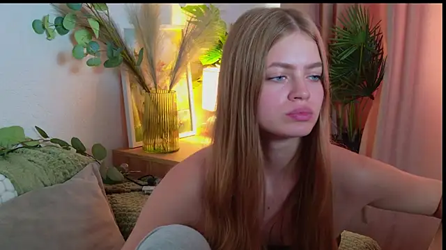 EmillyDiamond online show from July 28, 11:17 am