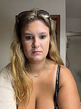 Latinamommy26 online show from August 8, 3:03 am
