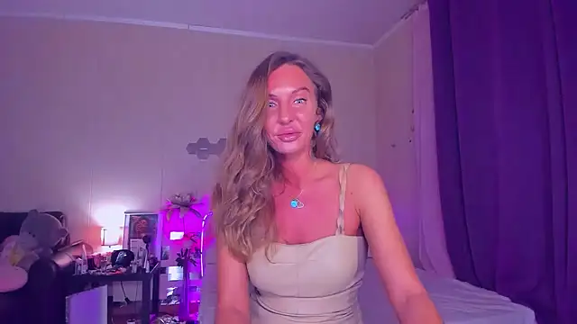 Snapshot of EmmaAbramson chatting on September 10, 7:47 pm EmmaAbramson online show from September 10, 7:47 pm