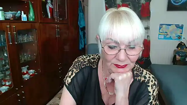 JenaCheim online show from June 19, 5:44 am