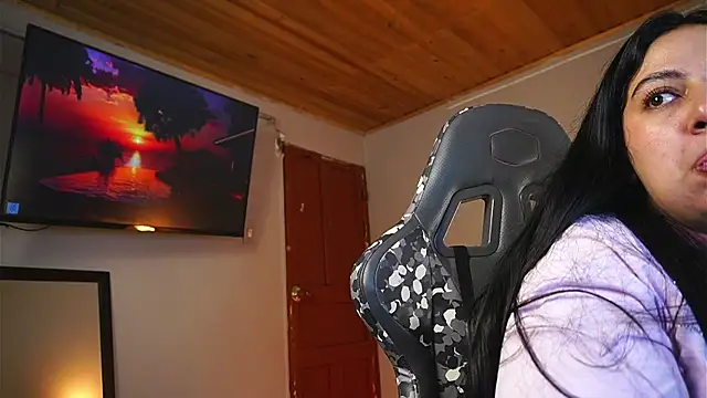 coraline latin online show from April 14, 1:00 pm