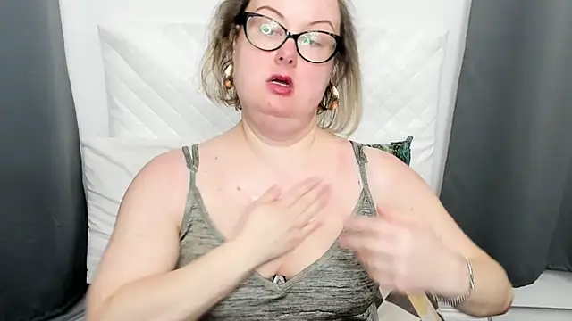 dirtyBonnie online show from March 16, 5:44 am