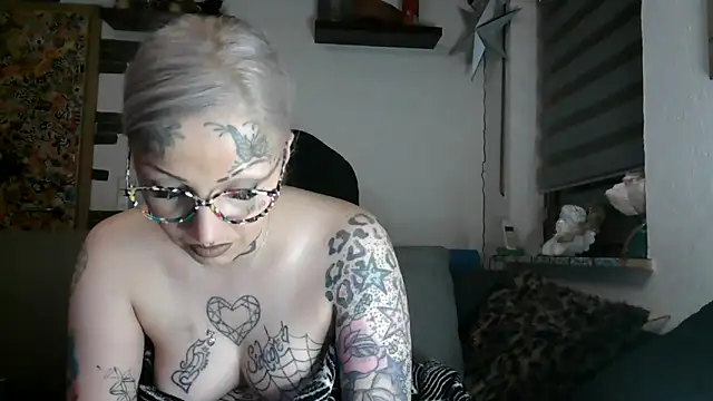 RoxxyInk online show from April 12, 10:23 pm