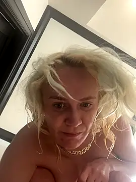 Snapshot of SugarTits199869 chatting on October 10, 5:01 am SugarTits199869 online show from October 10, 5:01 am