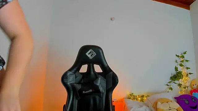 Susan Foxx online show from April 14, 6:08 pm