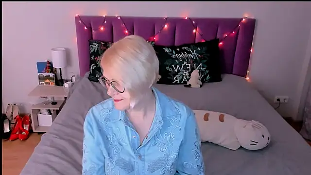 sabrinamacmarren online show from January 15, 6:25 pm