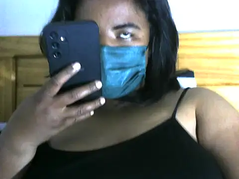 Snapshot of Artinah22 chatting on September 14, 5:33 pm Artinah22 online show from September 14, 5:33 pm