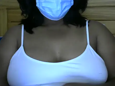 Snapshot of Artinah22 chatting on October 24, 7:43 pm Artinah22 online show from October 24, 7:43 pm