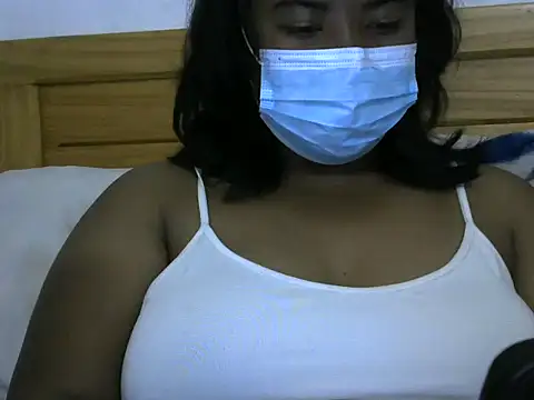 Snapshot of Artinah22 chatting on October 26, 5:52 pm Artinah22 online show from October 26, 5:52 pm