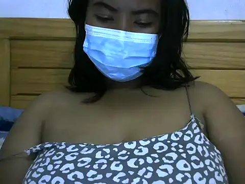 Snapshot of Artinah22 chatting on October 16, 8:22 pm Artinah22 online show from October 16, 8:22 pm