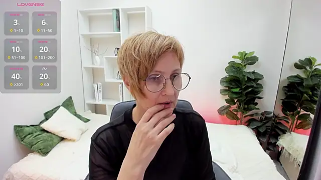 Paris Cherry online show from March 21, 6:02 pm