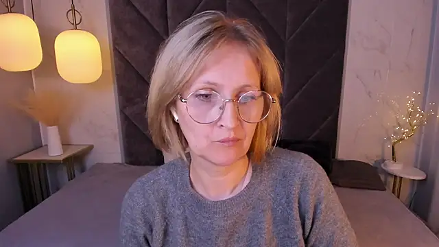 Snapshot of Paris_Cherry chatting on September 29, 8:36 pm Paris Cherry online show from September 29, 8:36 pm