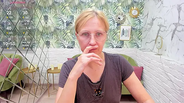 Snapshot of Paris_Cherry chatting on September 14, 8:40 pm Paris Cherry online show from September 14, 8:40 pm