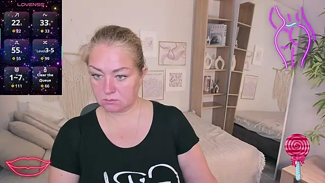 Snapshot of JenniferLight chatting on October 22, 8:03 pm JenniferLight online show from October 22, 8:03 pm