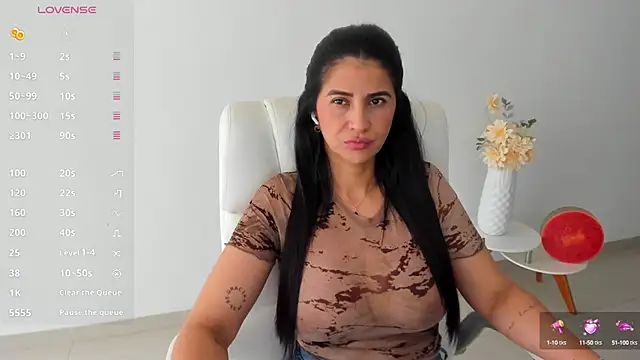 Snapshot of renata_t_ chatting on October 9, 8:24 pm renata t online show from October 9, 8:24 pm