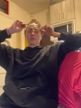 ladyturtle online show from April 11, 7:17 pm