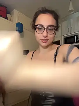 ladyturtle online show from April 14, 11:10 am