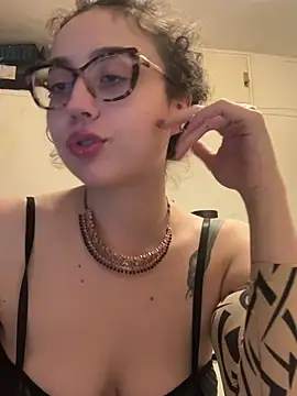 ladyturtle online show from April 16, 8:19 pm