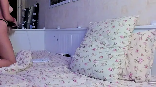 MaryDreaminess online show from February 7, 8:02 pm