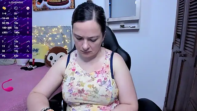 angelaagomez online show from November 25, 6:31 pm