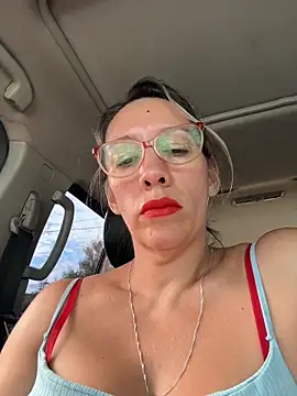 Gatitacarlita online show from March 7, 12:45 pm