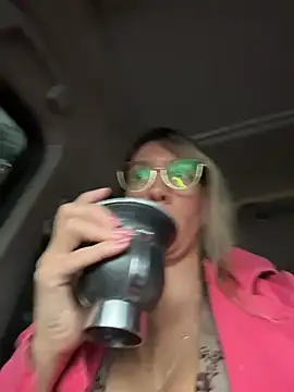 Gatitacarlita online show from April 7, 9:28 pm