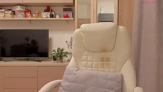 Jenny Evans online show from November 6, 7:42 pm