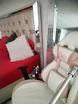 chelaqueen  online show from February 17, 8:19 pm