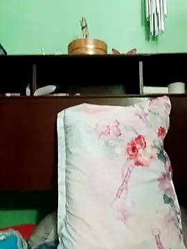 QueenSoreal online show from April 4, 5:45 pm