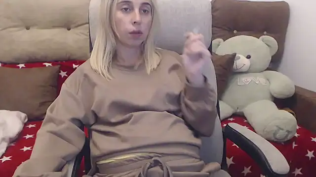 Aliss Hottie online show from October 7, 4:55 pm