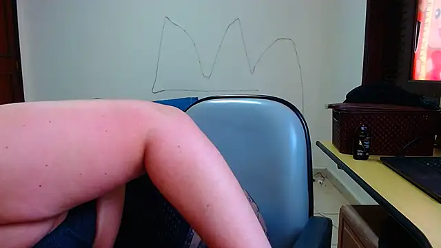 Snapshot of BumbumGigante chatting on October 10, 12:21 pm BumbumGigante online show from October 10, 12:21 pm