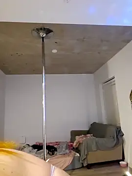 DamelynDaisy online show from March 27, 4:47 am