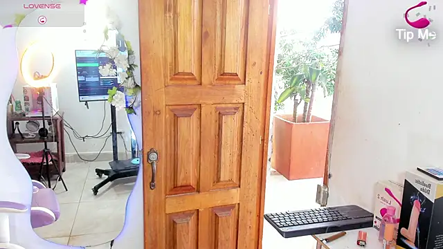 sofia gold  online show from April 11, 4:10 pm