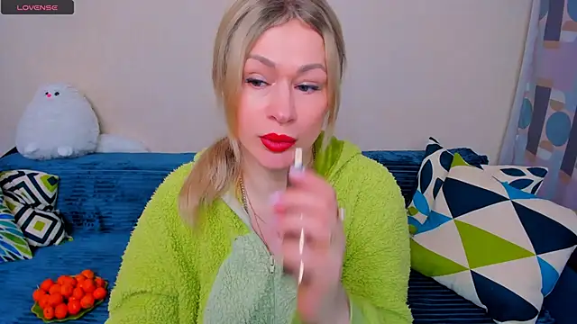 EllenMoore online show from March 8, 3:10 am