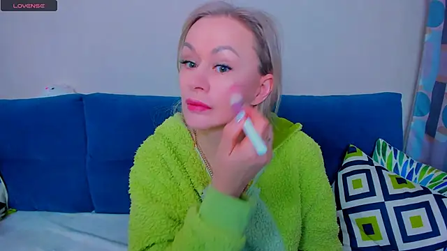 EllenMoore online show from September 26, 3:04 am