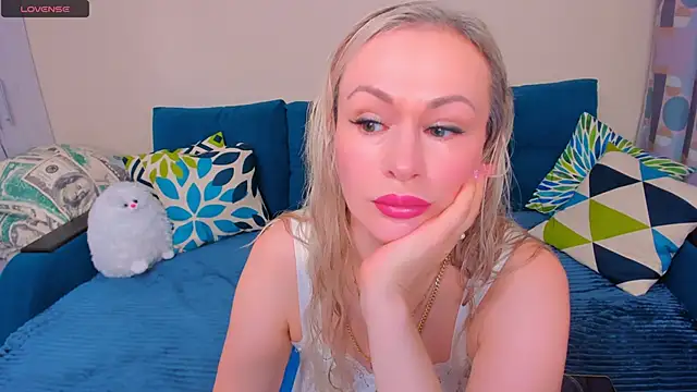 EllenMoore online show from November 14, 3:28 am