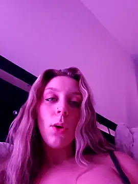 Snapshot of LilyOrion chatting on September 12, 3:40 am LilyOrion online show from September 12, 3:40 am