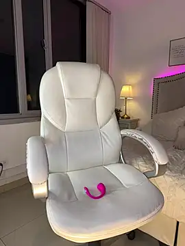 milly cruz online show from March 12, 2:03 am