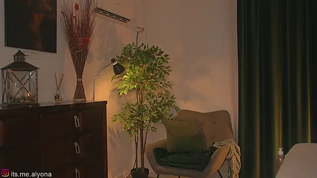 AlyonaX online show from March 27, 8:20 pm