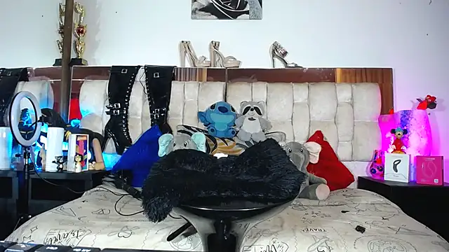 LeilaLopez online show from January 15, 10:27 pm