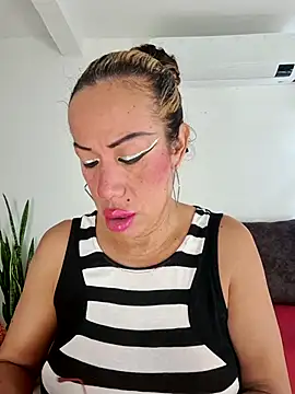 YOURSDEBORA online show from November 26, 7:59 pm