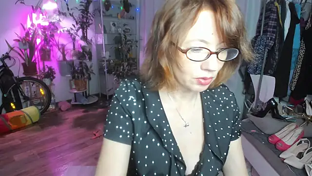 Constancia pure online show from November 27, 12:30 pm