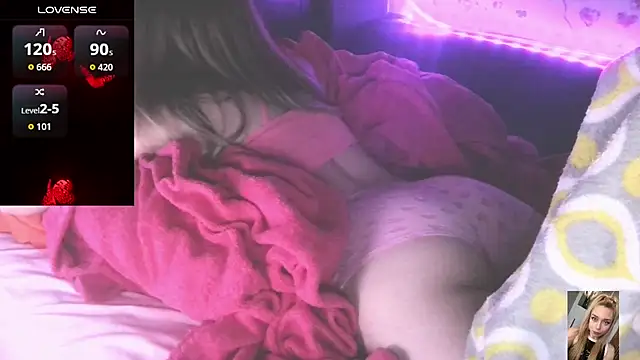 Blondiewithanass online show from February 18, 9:08 am