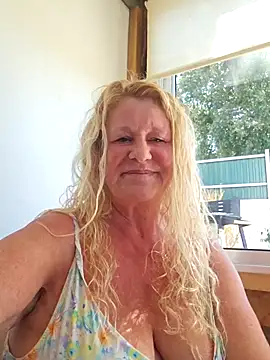 Snapshot of THESensualhorny chatting on September 15, 1:19 pm THESensualhorny online show from September 15, 1:19 pm
