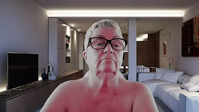 GrannyChrissy68 online show from January 9, 11:31 pm