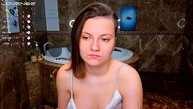 MelindaTin online show from December 3, 1:41 am