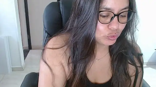 Ixchel Anaid online show from November 29, 3:27 pm